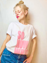 Charger l'image dans la galerie, Tee Shirt SO NOW WHAT Blanc et Velours Rose