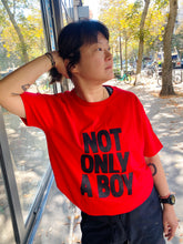 Charger l&#39;image dans la galerie, Tee Shirt NOT ONLY A BOY Rouge Intense pailletté Noir
