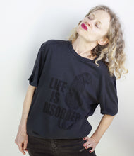 Charger l&#39;image dans la galerie, Tee-Shirt LIFE IS DISORDER effet vintage
