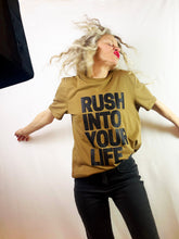 Charger l&#39;image dans la galerie, Tee-Shirt RUSH INTO YOUR LIFE Off Dark Camel Paillette Noir
